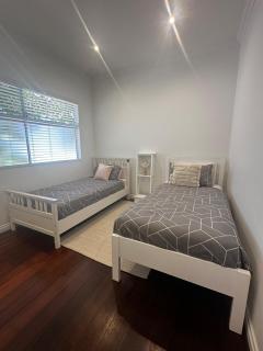 Entire Cottage in heart of East Victoria Park - 1