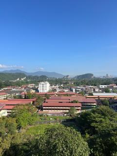 Modern Two Bedroom Ipoh City Apartment with Pool, Gym and Free Parking - 1