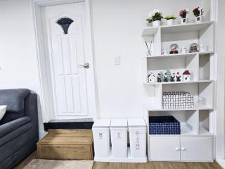 Gangnam Modern House 5 minutes from Yeoksam Station Sleeps 6 - 6