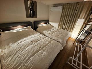 Gangnam Modern House 5 minutes from Yeoksam Station Sleeps 6 - 4