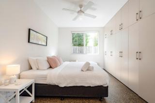 Lakeside Beach House 3 - Early Check-in - Pets - Accessible - 9