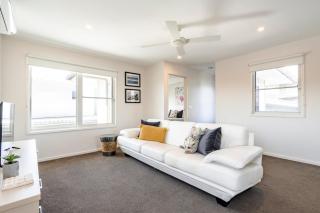 Lakeside Beach House 3 - Early Check-in - Pets - Accessible - 5