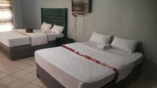 Urban Escape Day and Night Guest House - 8