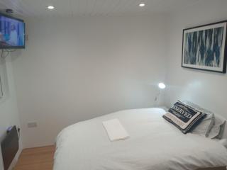 Lovely Timber Lodge Ensuite room in Corby Town centre NN17 - 8