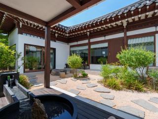 Mooul Private Hanok -Hwangnidan-gil - 2