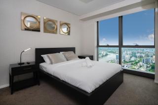 Dreamy Skyline Citylight Views at Meriton Soleil C36 - 6