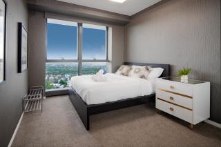 Sunset & City Lights - Dreamy Views Sky Meriton Soleil C36 - 7