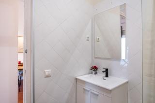 Charm and Comfort in the Heart of Sant Antoni, Barcelona - 6