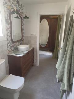 Amplia Habitacion Independiente con baño privado - 1