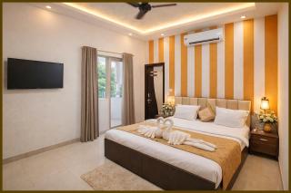 Hotel Nivasa Maa Sharda Premium Near Ramjanam Bhoomi And temple # Fully Air Conditioning Room # Guest House, Ayodhya - 1