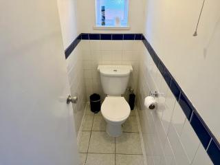 Spacious 4 Bedroom House with Multi-Car Driveway - 6