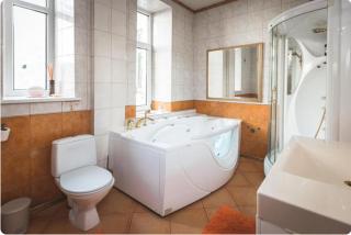 Nice Classical apartments on Alberta St FREE locked parkings - 1