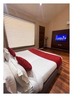 The-Dwarka-Hotel - 1