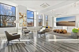 Palatial 1BR with Rooftop Pool - 2