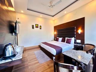 JS Hotel & Resort A- Luxury Property With Balcony & Mountain View Rooms - 6