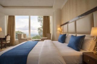 Vista Resort-Centrally Heated & Air Cooled Near Maximus Mall # Parking # Near Market # Top Rated # Most Awarded # Premium Rooms # Property Of The Year # By Royal Castle # - 5