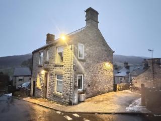Northcliffe - Stylish Stone Cottage - Spa Bath - Peak Views - 6
