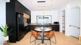 Bright modern townhouse in a convenient location - 9