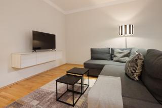 Chic Black-and-White Home by Naschmarkt - 8