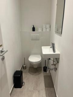 Chic Black-and-White Home by Naschmarkt - 4