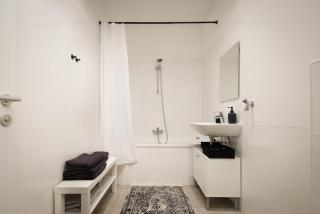 Chic Black-and-White Home by Naschmarkt - 2