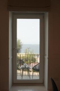 Sliema Seafront Balcony Suites - 8