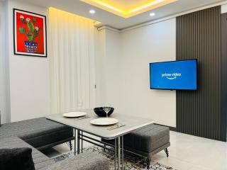 14 Laptop desk, TV Apartment - 7