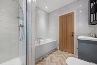 High-Spec Home, Office, SkyTV - for Families, Relocators & Contractors - 6