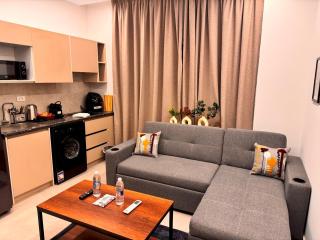 832 . Modern 1BR Apartment Prime Location - 9