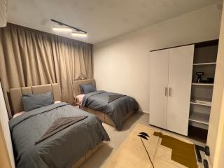 832 . Modern 1BR Apartment Prime Location - 5