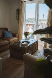 Stunning High Street Townhouse With Sea Views & Parking at 'Tide View Townhouse' - 3