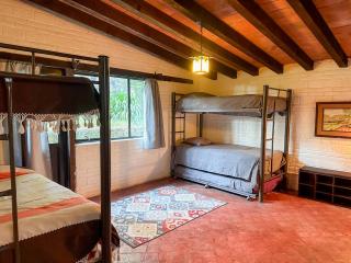 Cabaña en el Bosque con Chimenea y Asador! - 3