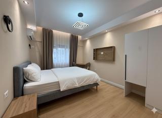 Prime Location - shared Bath - 5