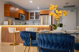 Elegant Midtown Condo with Rooftop Pool and Parking - 5