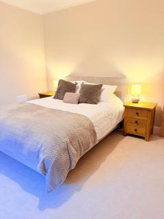 Bright and spacious 2 bedroom flat - 1