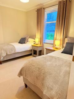 Bright and spacious 2 bedroom flat - 2