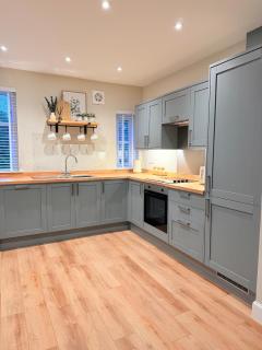 Bright and spacious 2 bedroom flat - 1