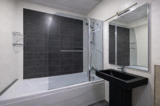 Rustaveli New Modern Apartment - 4