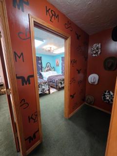 Howdy House - 6