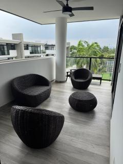 Modern Isla Mocoli Retreat - Cinema by, Pool & Gym - 3