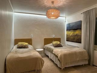 Lakefront Villa AINOLA, 55 km from Rovaniemi - 9