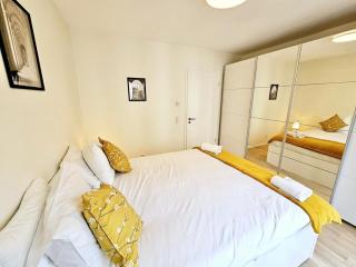 Bright Urban 1BR Apartment - 4