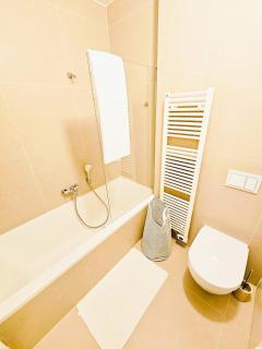 Bright Urban 1BR Apartment - 2