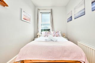 Family Seaside Apt with Bunk Room- Dunluce Green 2 - 1