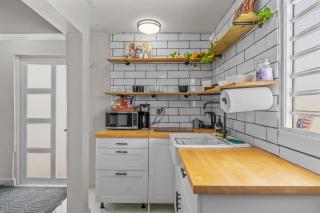 Cozy 4 Guest Apt with Air Conditioning, Free Parking & Wi-Fi - 6