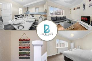 Two Bedroom House by Brookland Stays Serviced Accommodation Short Lets Middleton with Free WiFi - 0