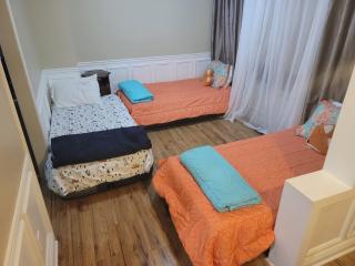 Spacious Bright Home In Woodbridge - 2