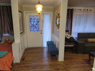 Spacious Bright Home In Woodbridge - 1