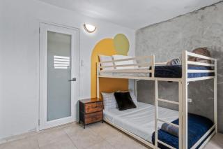 Comfortable Home for 6 Near Airport & Beaches - 4