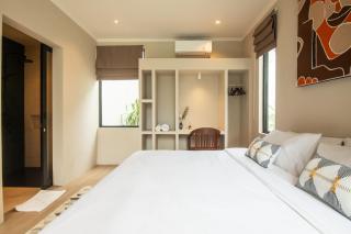 Stylish Canggu Villa 4BR with Ricefield View - 8
